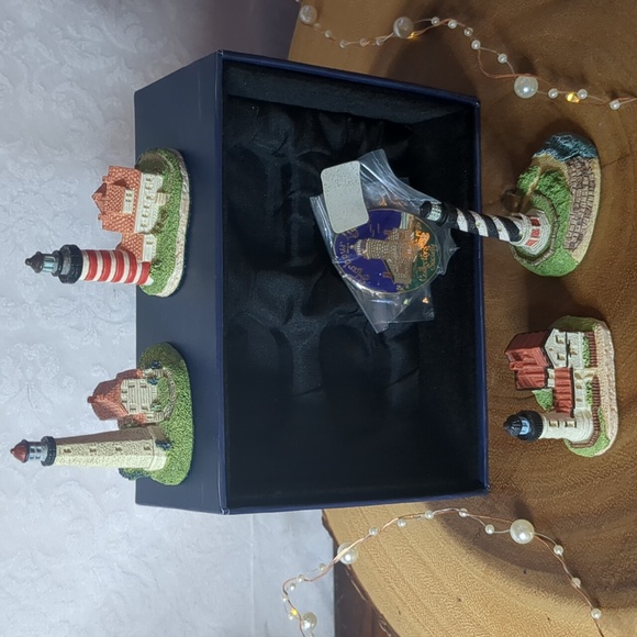 Harbour Lights Mini Lighthouses and Pin - Picture 2 of 7